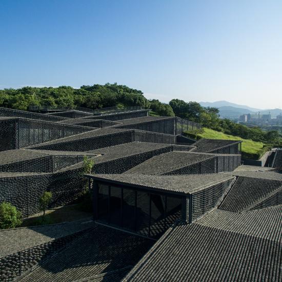 日本著名建筑师隈研吾设计的中国美院民艺馆
