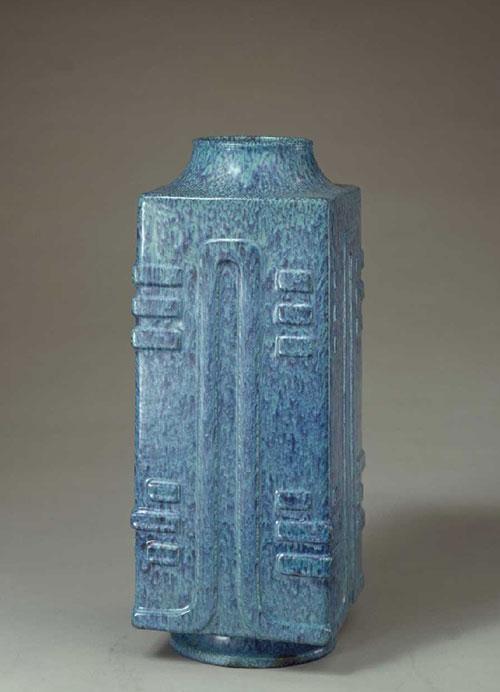 炉钧釉琮式瓶,清乾隆,高37.3cm,口径8.6cm,足径12.1cm