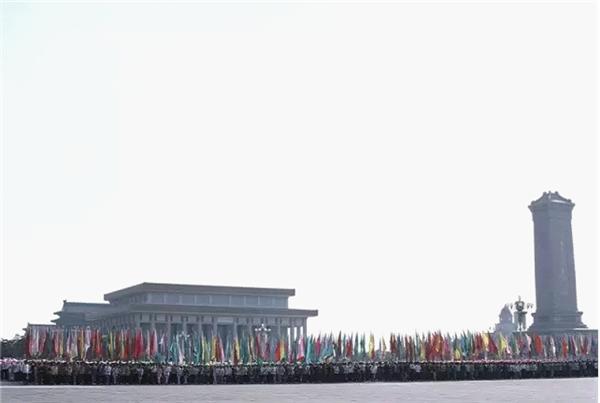 1984年,北京。中华人民共和国建国35周年游行彩排。