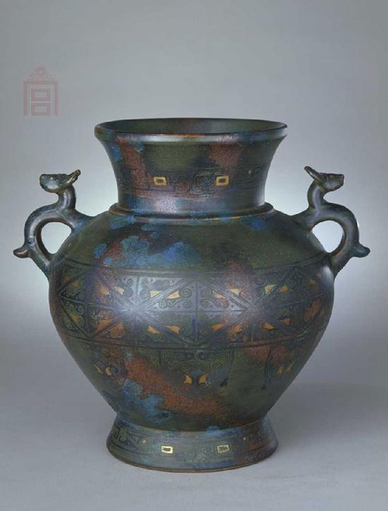 古铜彩牺耳尊,高22.2cm,口径13.2cm,足径11.7cm