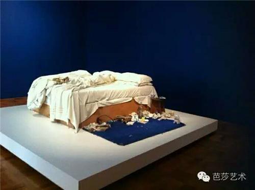 作品《我的床》展示现场