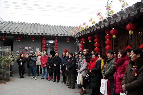 到场嘉宾共同见证庙会开幕