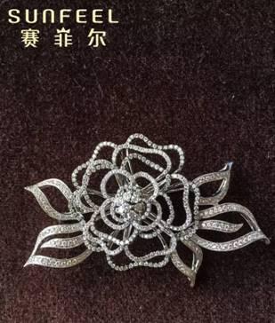 菲尔珠宝《瑰丽绽放》系列钻石胸针之一