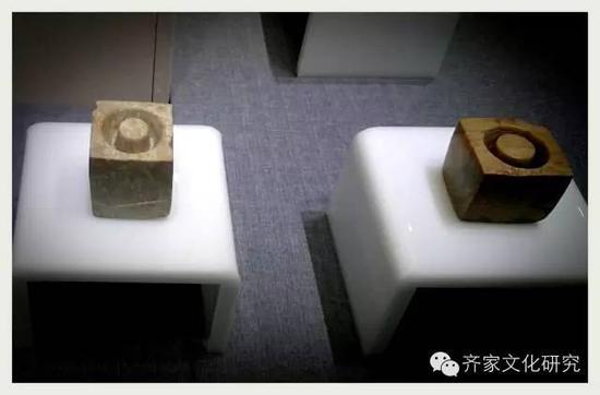 (玉琮半成品,可以清楚看到管钻痕迹)