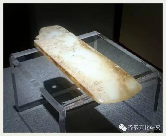 玉质精良,体型硕大