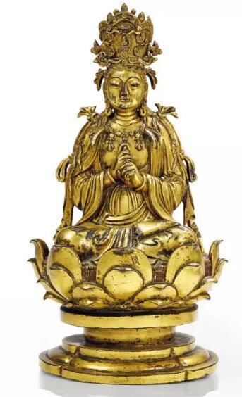 辽 鎏金铜大日如来坐像,高24cm,荷兰私人藏家Bisseling先生1941年购入,后家族传承。于2016 年12月14日收槌的巴黎佳士得亚洲艺术专场拍卖成交总额约2604 万欧元,成交率高达 99%。其中一件辽代 11 世纪铜鎏金大日如来坐像,以 1357.05 万欧元高价成交,超出估价 60 余倍,创下了佳士得在法国亚洲艺术品交易的新纪录。