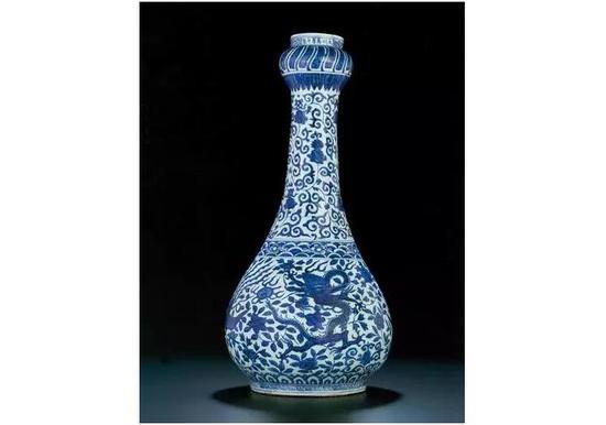 明万历 青花龙凤穿花纹蒜头瓶,香港佳士得拍卖2011年春季拍卖会拍卖成交价1000万元人民币