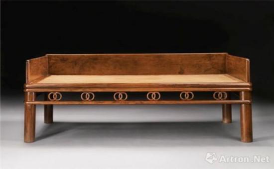图14清早中期 紫檀圆裹圆罗汉床