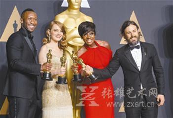 四位金奖演员:马赫沙拉·阿里、艾玛·斯通、维奥拉·戴维斯、卡西·阿弗莱克