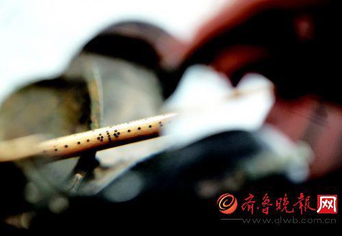用于称量贵重物品的戥子是张奎生的收藏方向,它能精确到1克。