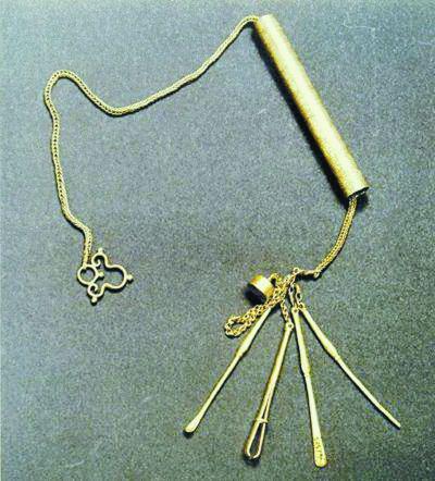 明代金牙签、金耳挖勺等,俗称“金三样”(江苏南京明沐睿墓出土)