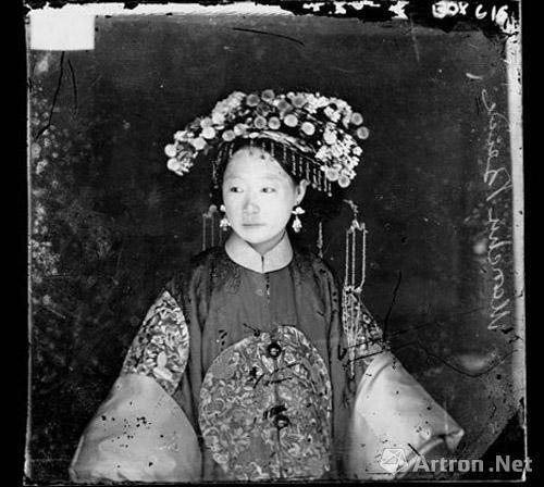 苏格兰摄影师约翰•汤姆逊拍摄的中国新娘