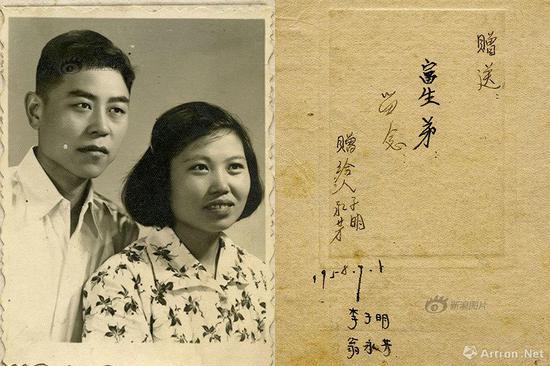 李子明、翁永芳合影照。公私合营南京金门照相馆,1958年。照片卡纸背面有被摄者题签。