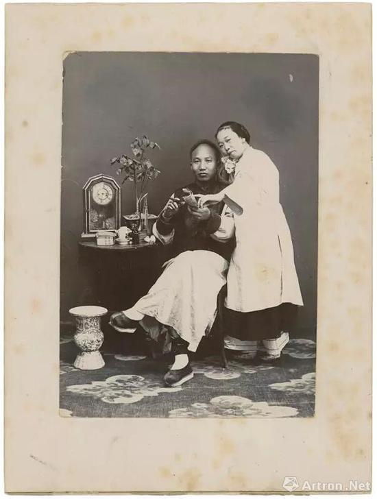 1890s,佚名照相馆,杨威收藏 此照为摆拍的外销商品
