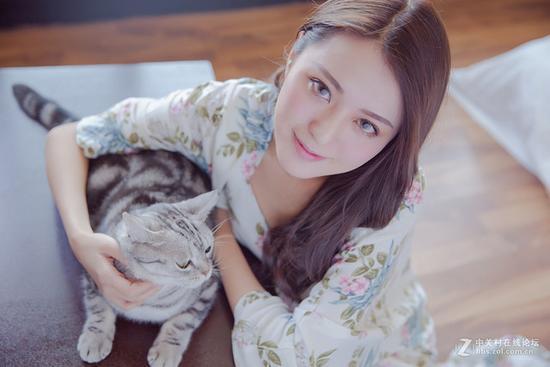 《嘿,猫咪。告诉我》