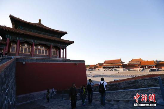 游客在故宫游览。 <a href='http://www.chinanews.com/'>中新社</a>记者 杜洋 摄 游客在故宫游览。 中新社记者 杜洋 摄