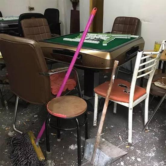昨天嫌犯被抓时,正在这个棋牌室打麻将。记者朱丹阳摄