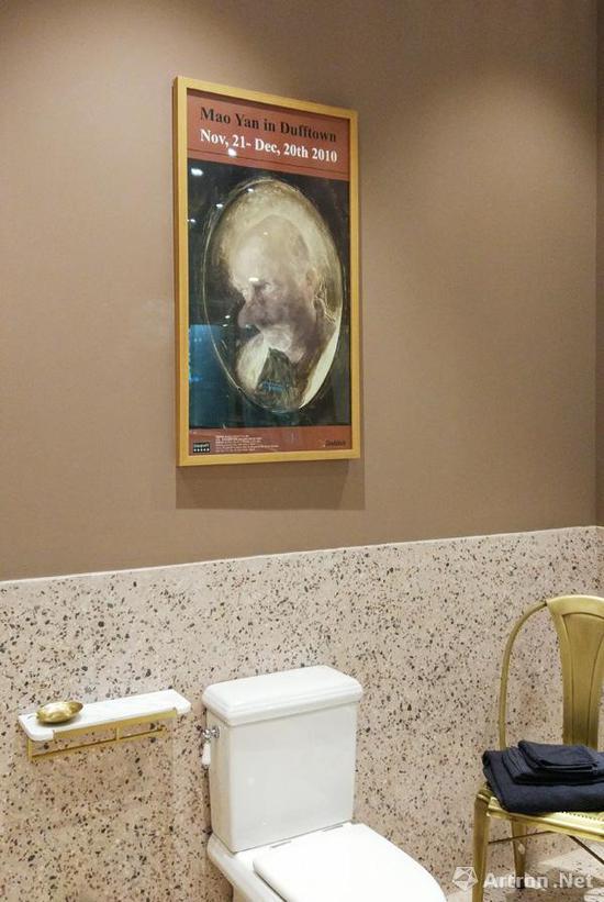 颐堤港的“野兽派”,老板娘和香格纳画廊是好朋友,因此可以看到很多画廊展览海报的纪念品