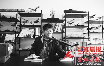 从第一架东航客机模型开始,张禾收藏了数百种客机的模型。