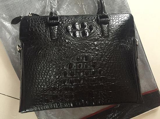王丹阳买的暹罗鳄鱼皮包正面