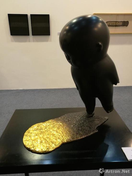 亚洲艺术中心 李真雕塑 《浮光》 铜雕 48X23X52CM 2009 售价:50万