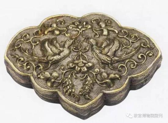 图九:1 银盒