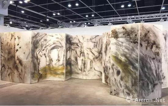 台湾诚品画廊带来蔡国强2009年作品《游走太鲁阁》 售价380万美元(约合人民币2616.98万元)