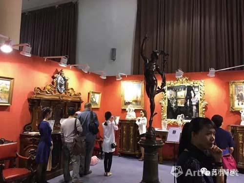 当下国内不断繁荣的艺术品经营中,博览会已成交易重地,但对其参展画廊和艺术品的行政管理,在业界看来与其热闹景象难相匹配。