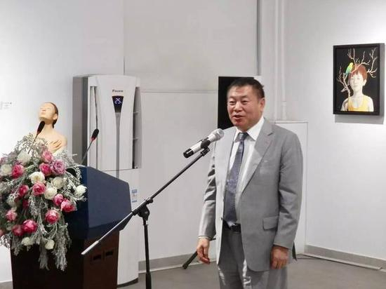 劳特斯辰百人会主席宋京波宣布展览开幕