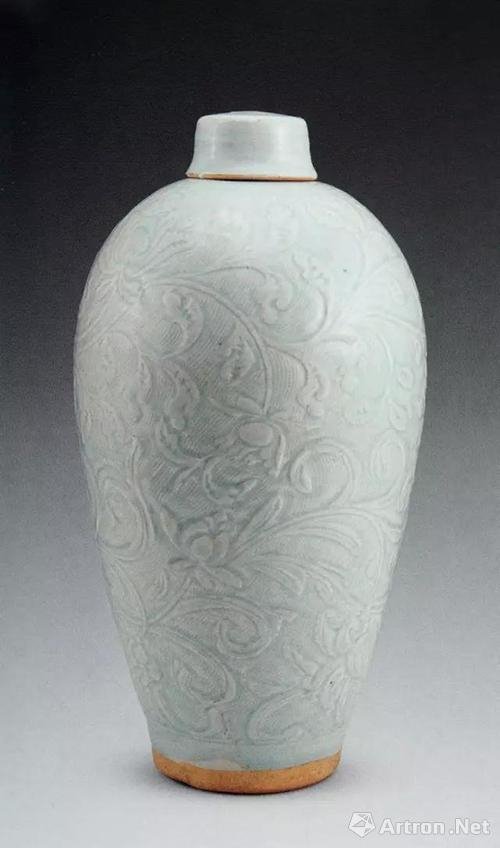 明中晚期景德镇民窑青花双龙纹带盖梅瓶,通高27.7厘米,广西柳州明墓出土