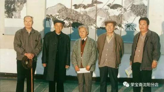 季观之先生(左一)钟质夫先生(左二)晏少翔先生(右二)