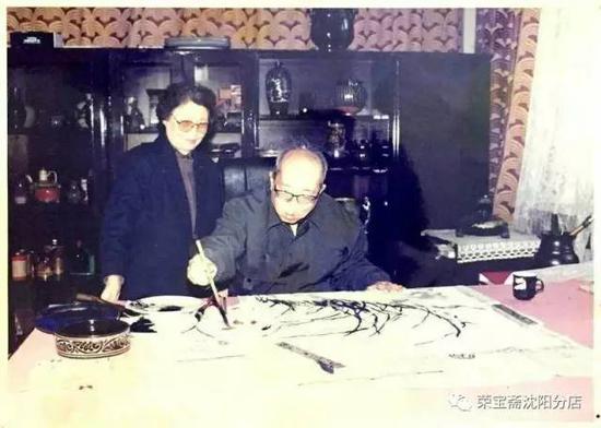 作画中的郭西河先生