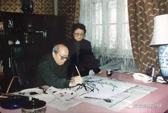 作画中的郭西河先生