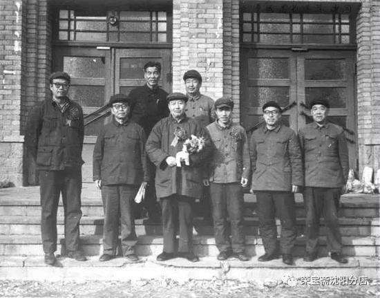 季观之先生(前排左三)