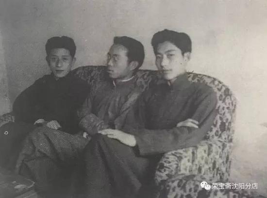 1938年于国立北平艺专毕业。(左二 郭西河)