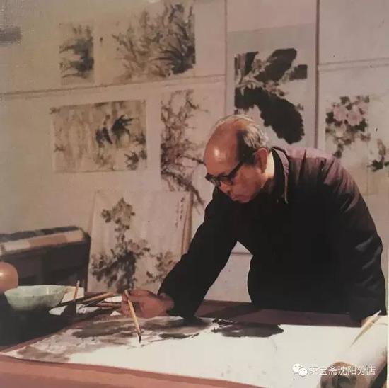 1979年撰写《写意花卉》一书完稿