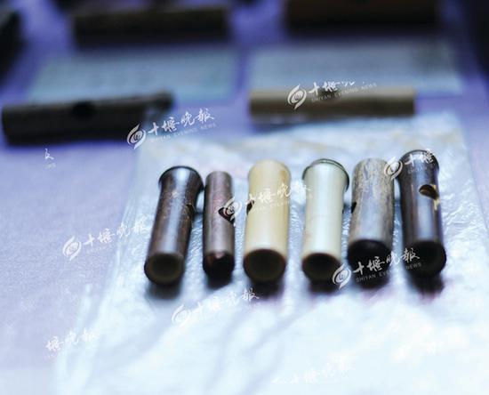 袁志国自己制作的竹笛。