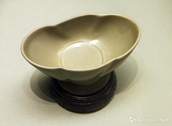 后司岙窑址出土(唐)越窑秘色瓷海棠式杯