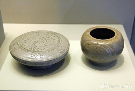 (北宋,960-1127)越窑青釉刻花盒和(五代-北宋,907-1127)越窑青釉刻花罐