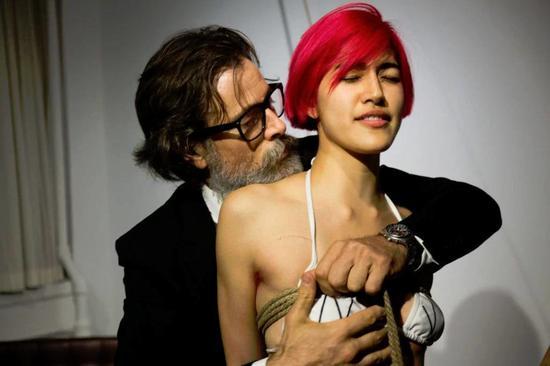 Emma Sulkowicz,《The ShipIs Sinking》,2017年。图片:Leila Ettachfini