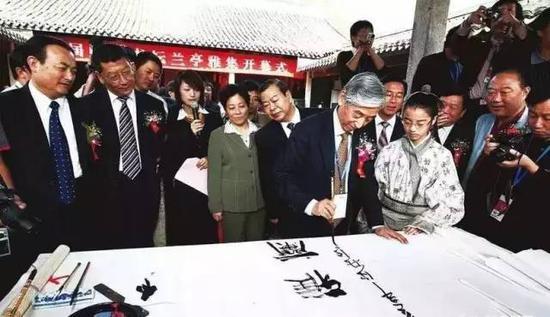 7、要有艺术想象力,避免以实论实