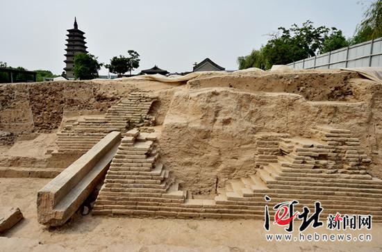 考古发掘现场。 记者赵杰摄