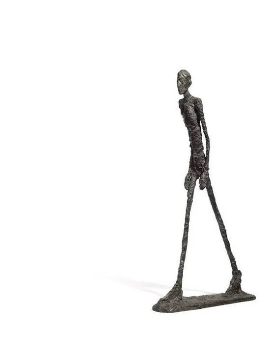 阿尔贝托-贾科梅蒂,《L’Homme qui marche I》,1960年完成,艺术家授权青铜翻模6版,外加4个艺术家版本。这件作品是1961年艺术家在世时翻铸的。图片:Courtesy Sotheby’s