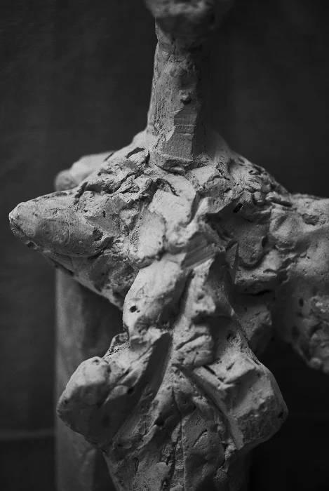 Peter Lindbergh,《阿尔贝托-贾科梅蒂,Femme debout (1961), Zurich》,2016。图片:© Peter Lindbergh © Succession Alberto Giacometti (Fondation Giacometti + ADAGP) Paris 2017