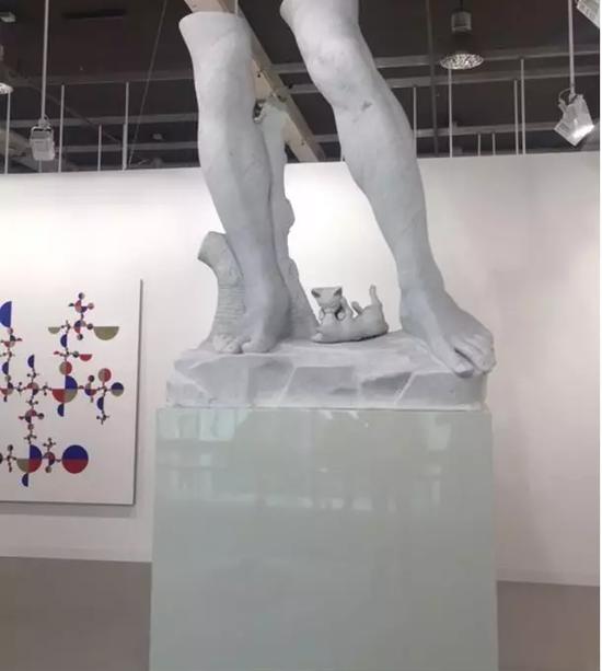 Kurimanzutto展位上的《大卫》。图片:张然