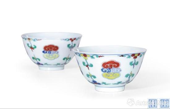 清雍正斗彩灵芝云纹杯 成交价:362.5