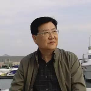萧平,1942年生于四川重庆。别名戈父、平之、平子。1963年毕业於江苏国画院,曾於南京博物馆任书画鉴定之职。现任江苏国画院一级美术师、南京艺术学院教授、江苏省美术馆鉴定顾问等职。