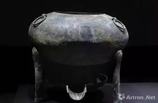 值得一提的是,这个“火锅”里装满了板栗、荸荠、菱角等植物果实,馆儿君不禁感叹:这可是……2000年前的黑暗料理啊!