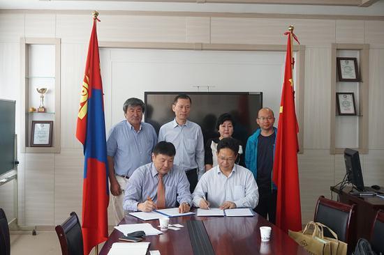 2017年6月,中方人员赴蒙古国实地考察后杭爱省高勒毛都2号墓地,与乌兰巴托大学签订正式合作协议。