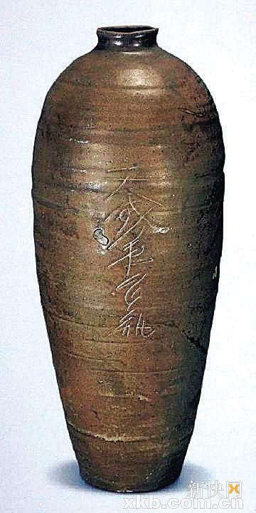 ■北宋末期井陉窑酱釉刻划“天威军官瓶”文梅瓶,河北鹿泉南海山北墓区北宋墓M9出土